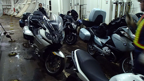 フェリー内甲板